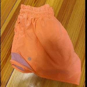 LULULEMON HOTTIE HOTS // HIGHLIGHT ORANGE PINKISH COLOR
